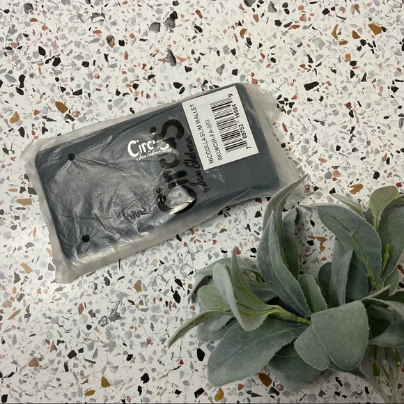 Circus by Sam Edelman Black Wristlet Wallet Vegan Pebble Leather Chic Versatile - Picture 7 of 7